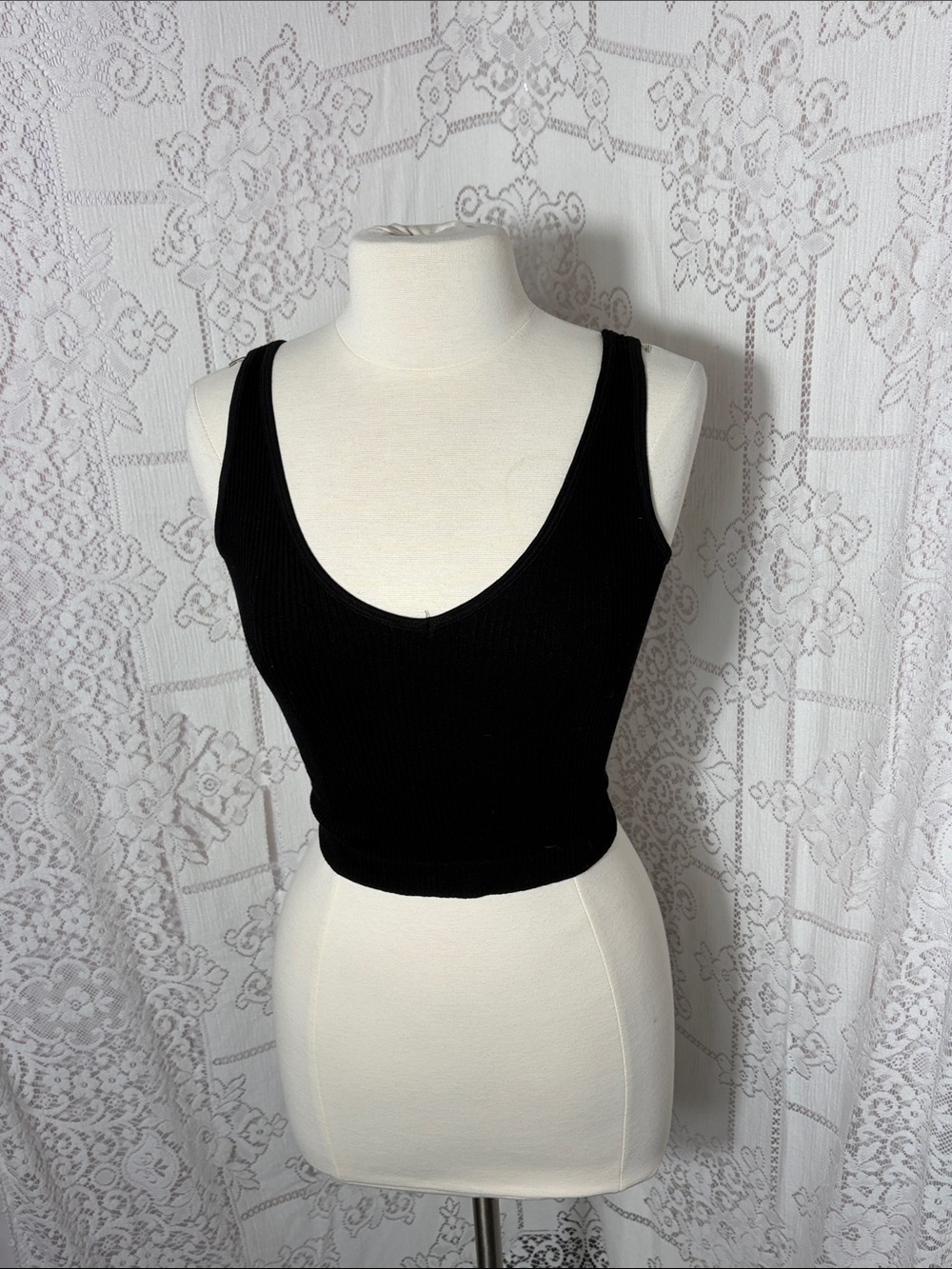 Source Unknown Black Ribbed V-Neck Crop Tank
